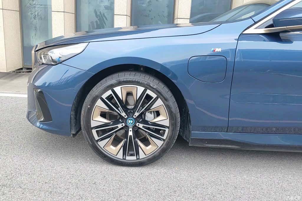 BMW i5, 2025 6