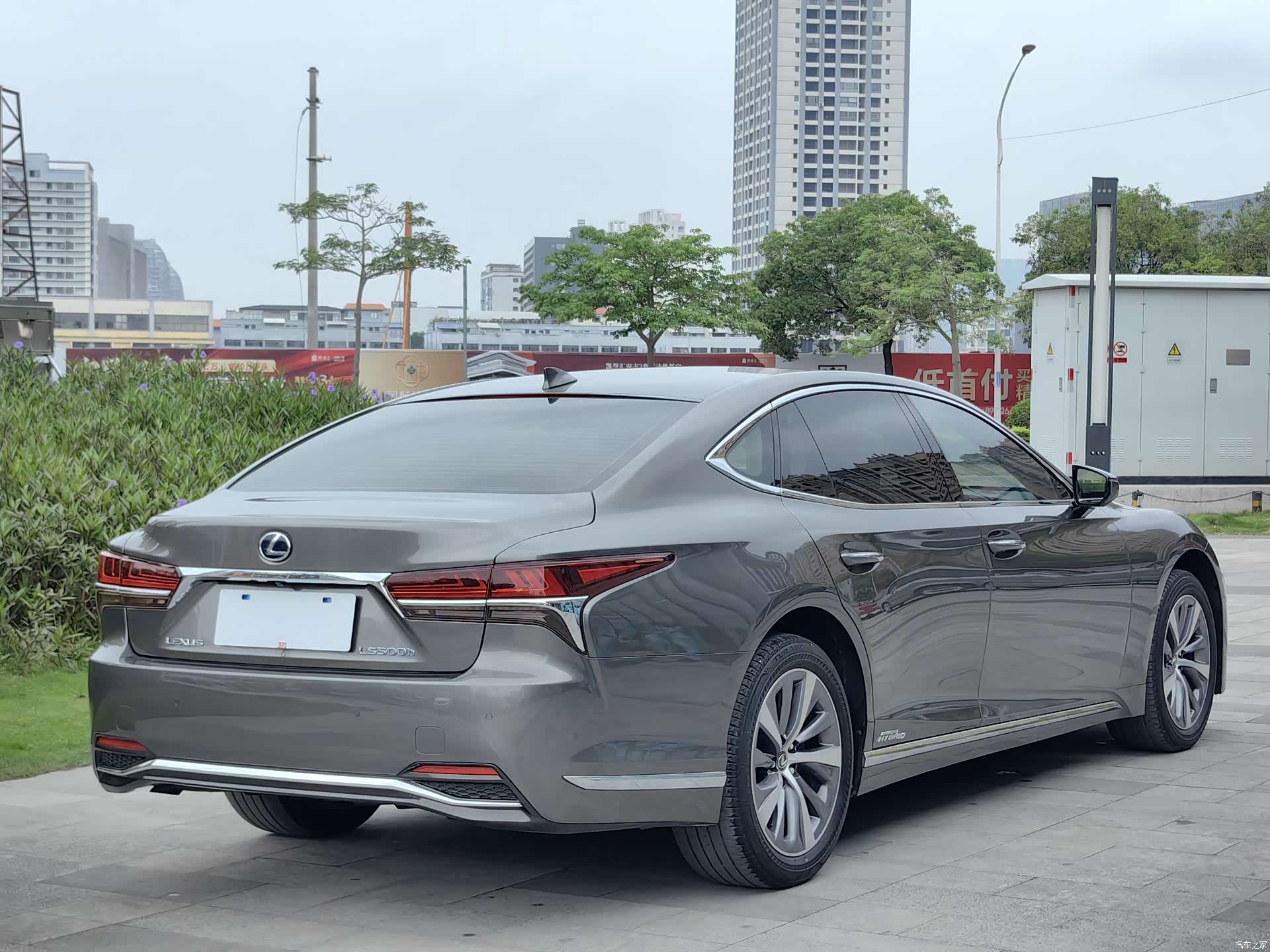 Lexus LS, 2019 4