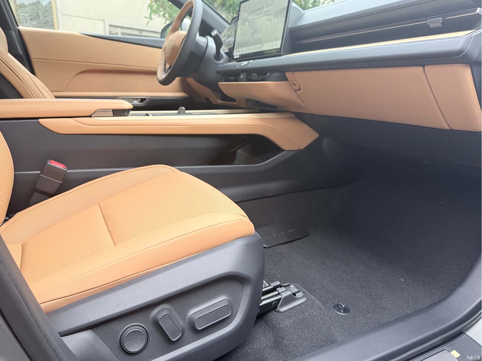 Lexus ES, 2026 12