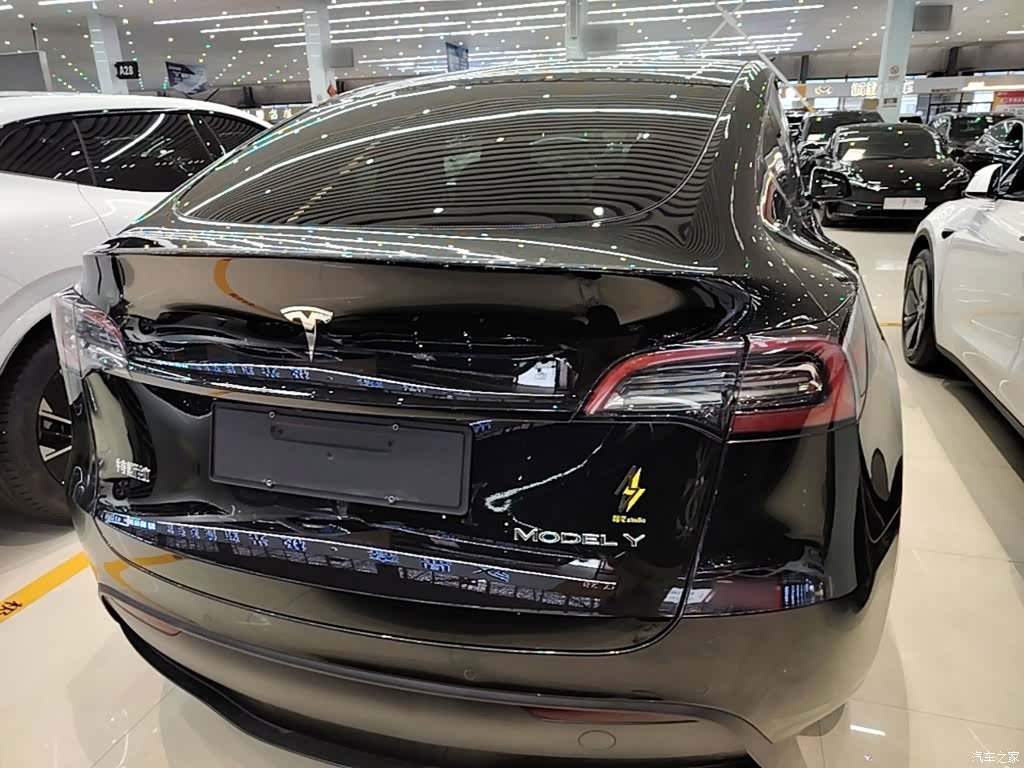 Tesla Model Y, 2023 6