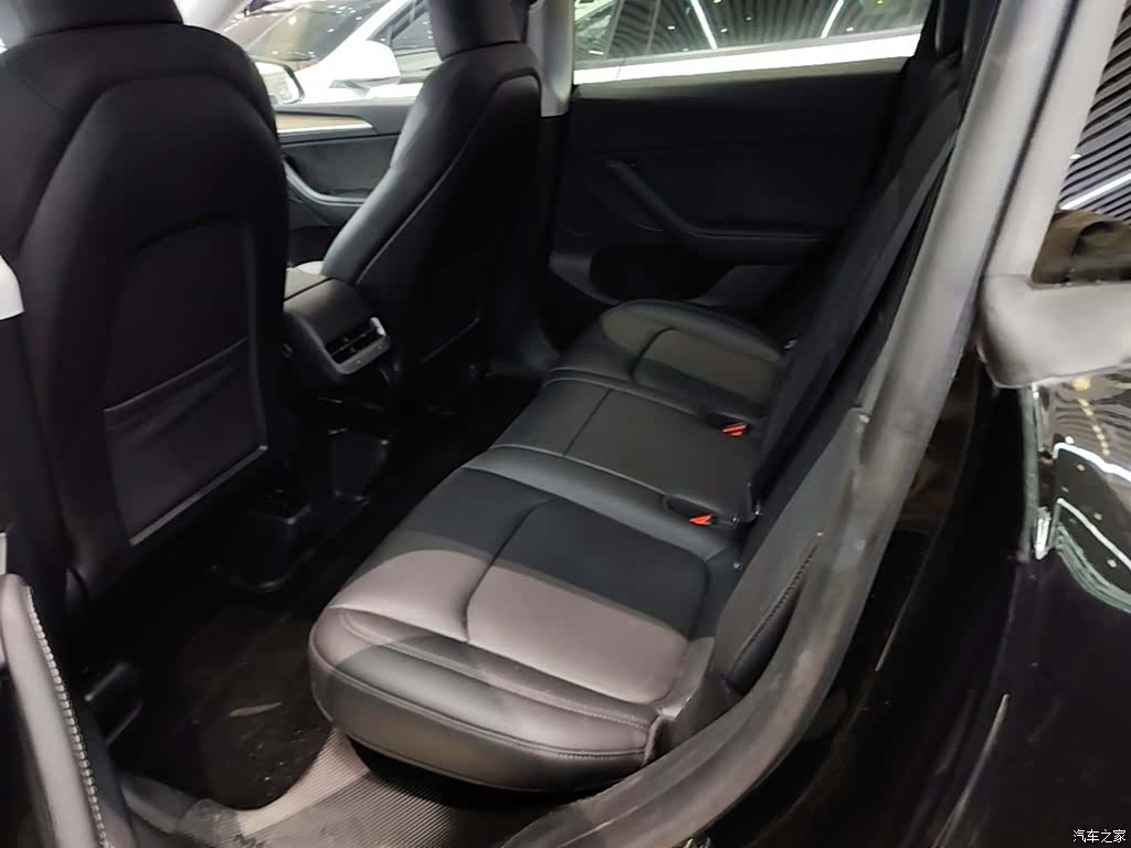 Tesla Model Y, 2023 17