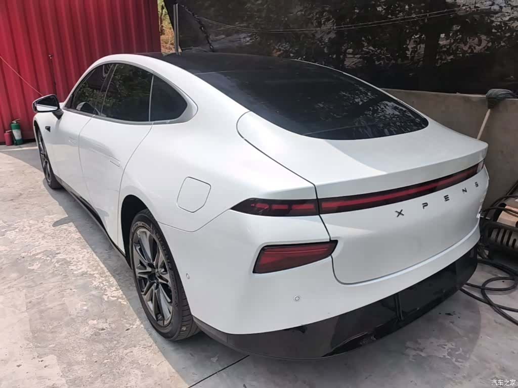 Xpeng P7, 2022 все фото