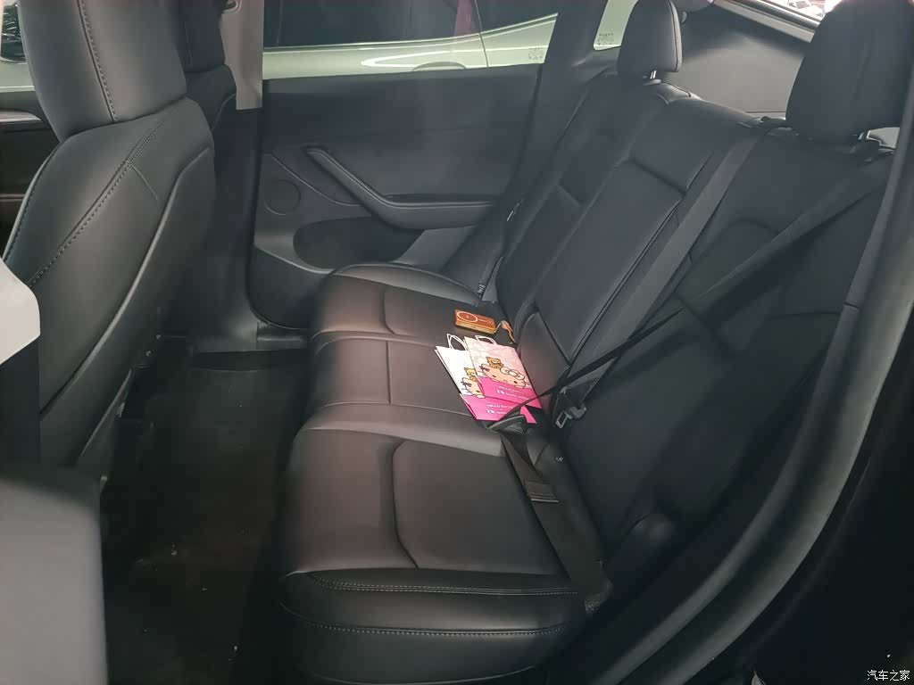 Tesla Model Y, 2023 17