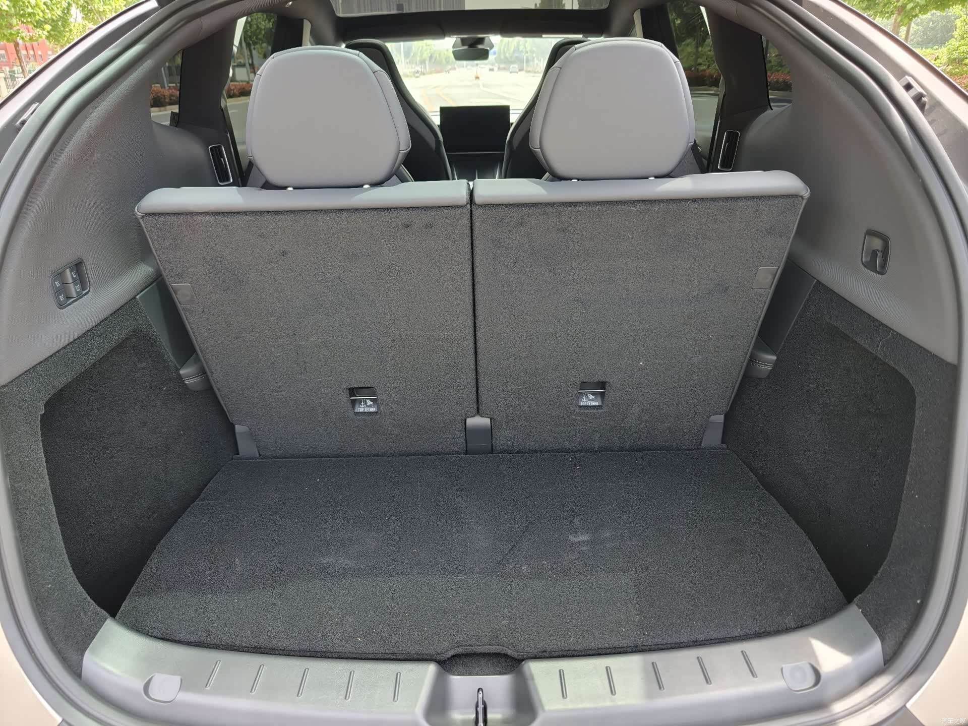 Tesla Model Y, 2025 17