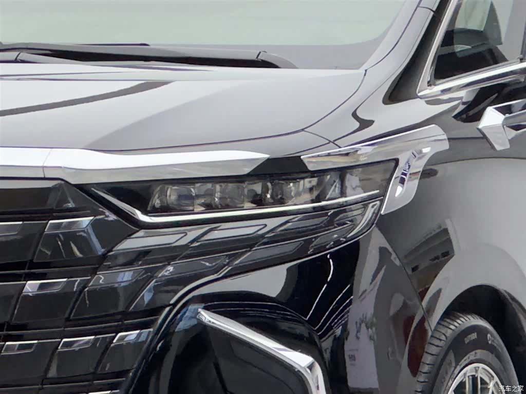 Toyota Alphard, 2023 3