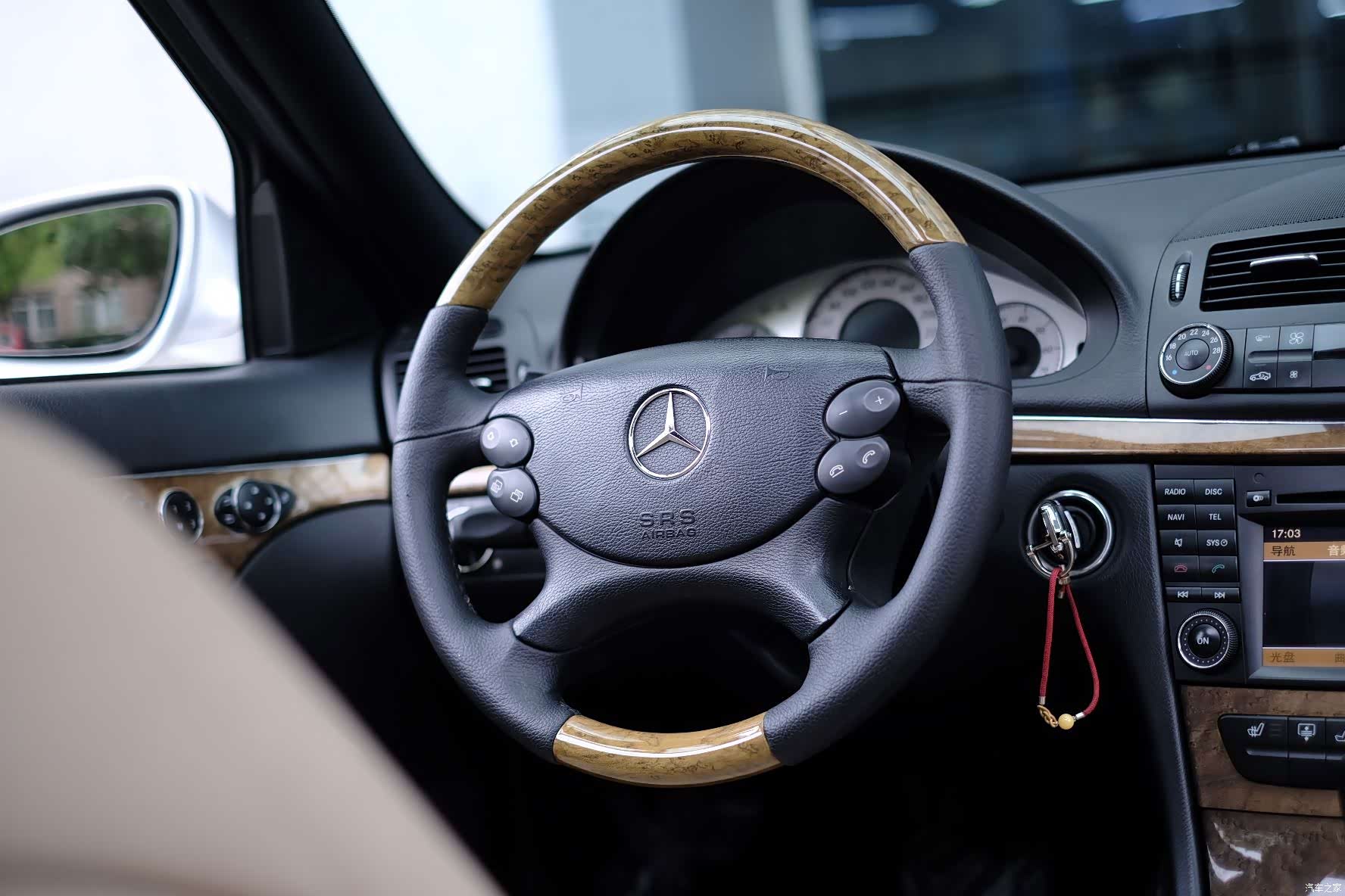 Mercedes-Benz E-Class, 2009 38