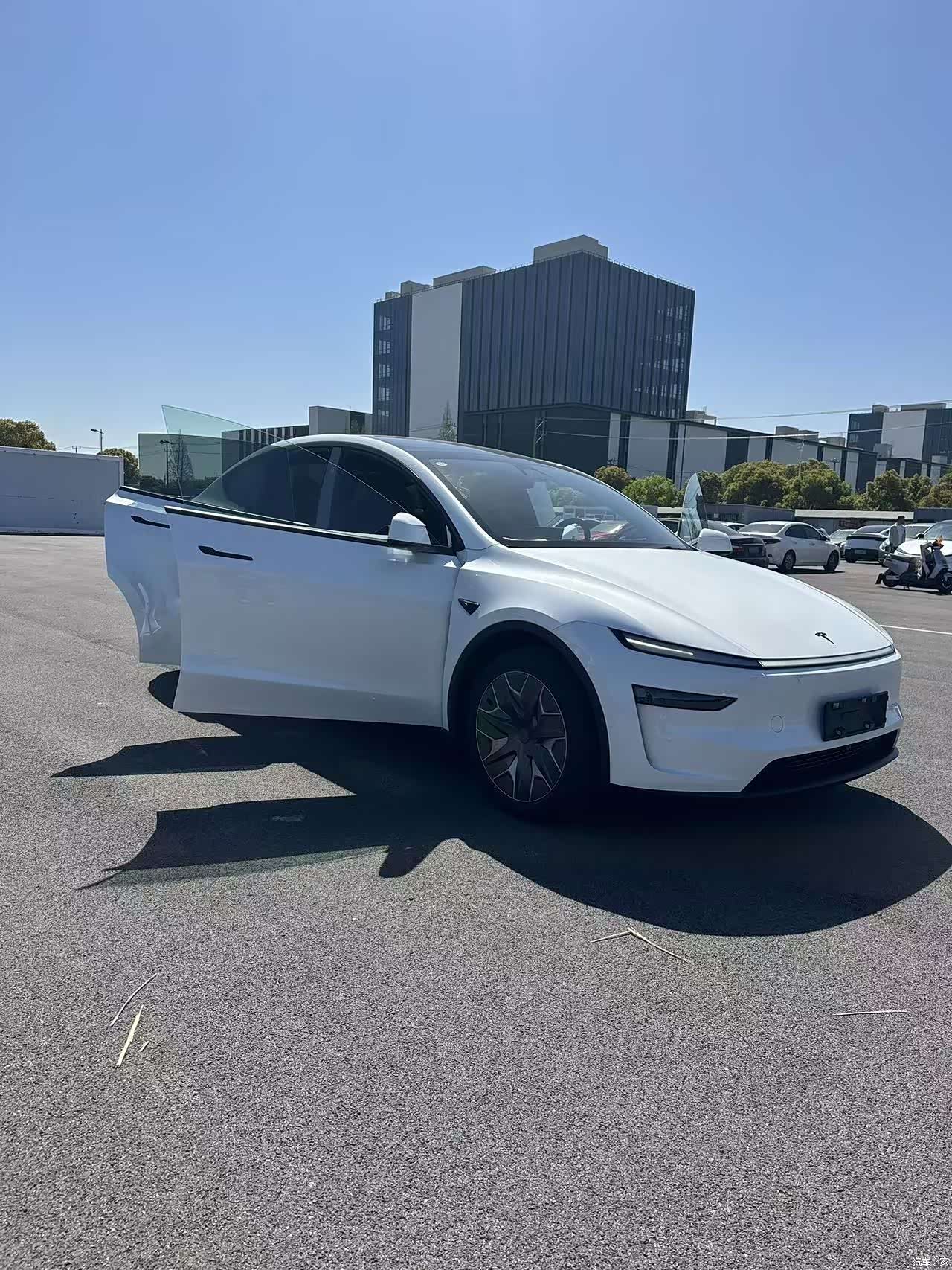 Tesla Model Y, 2026 все фото