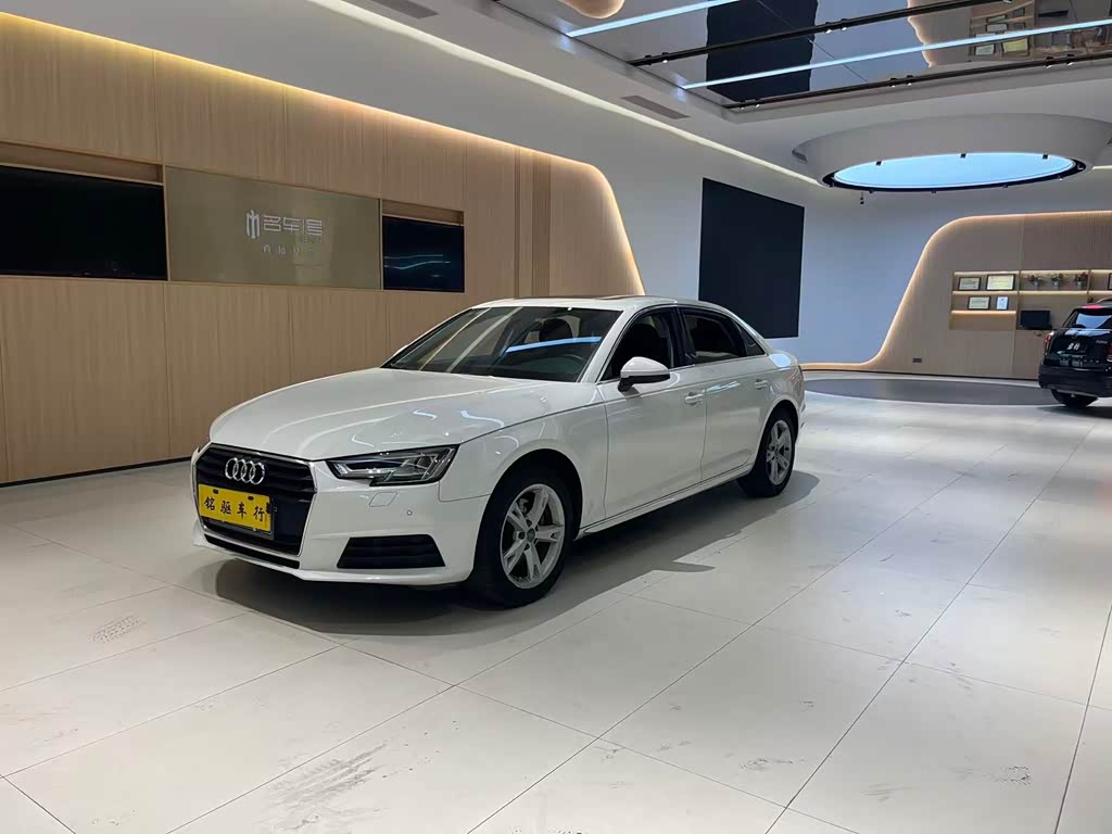 Audi A4L 2017 40 TFSI Fashion