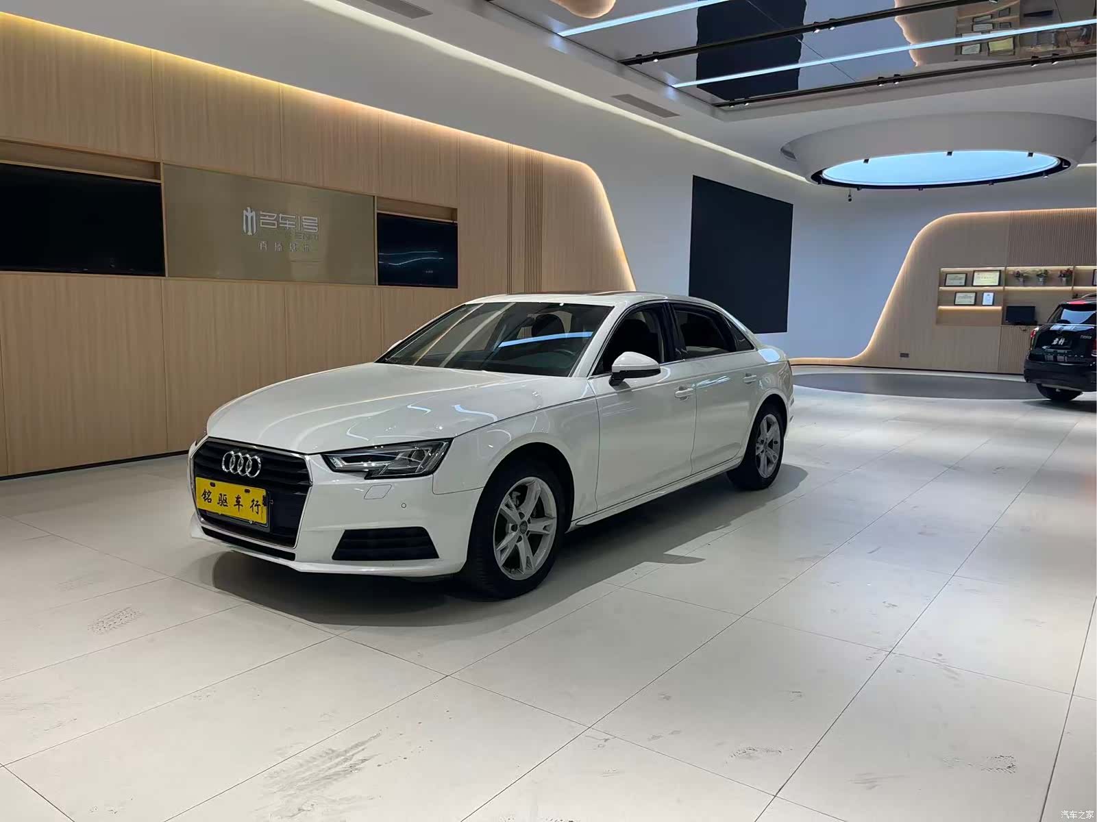 Audi A4L, 2017 1
