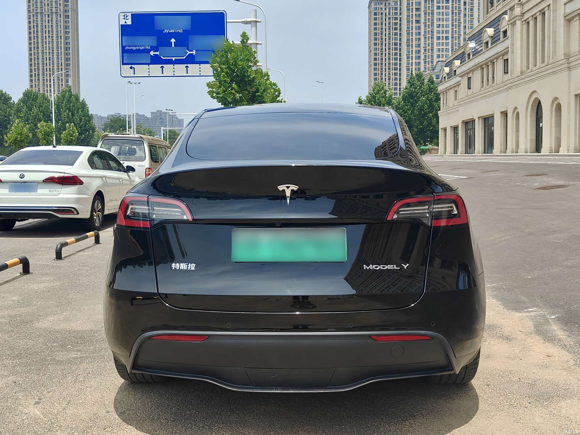Tesla Model Y, 2023 15