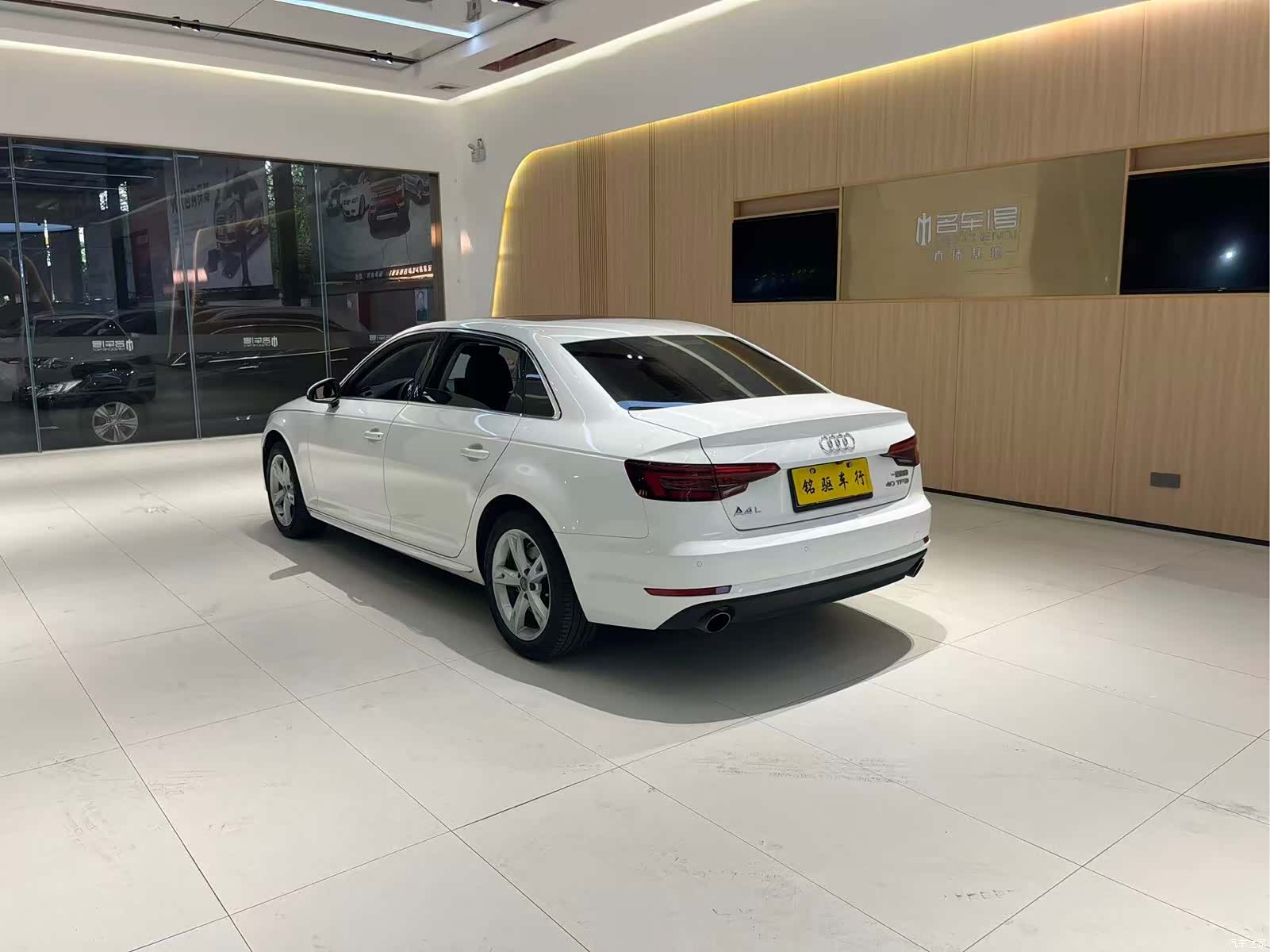 Audi A4L, 2017 все фото