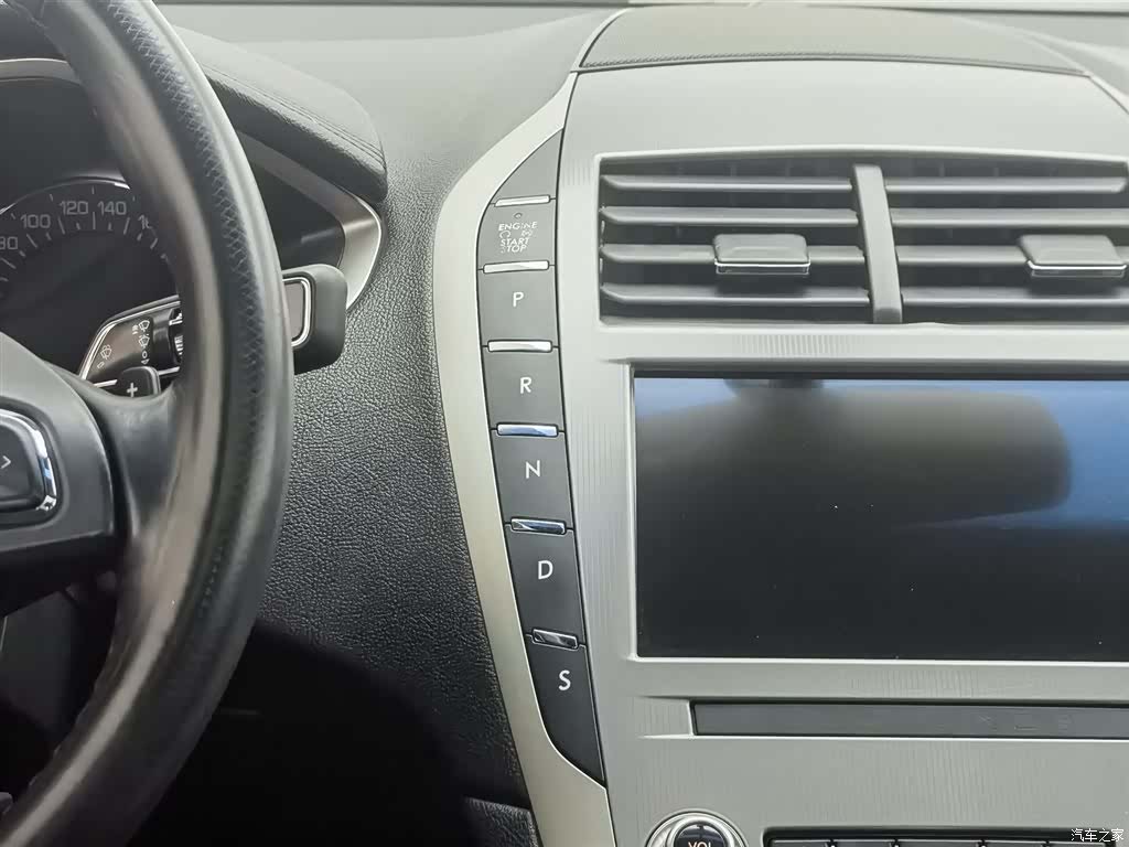 Lincoln MKZ, 2019 13