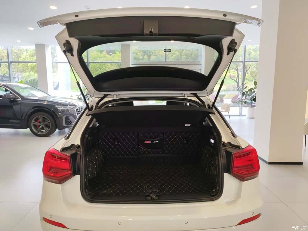 Audi Q2L, 2020 15