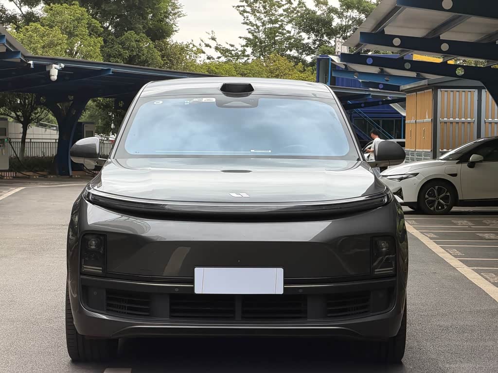 Li Auto L8