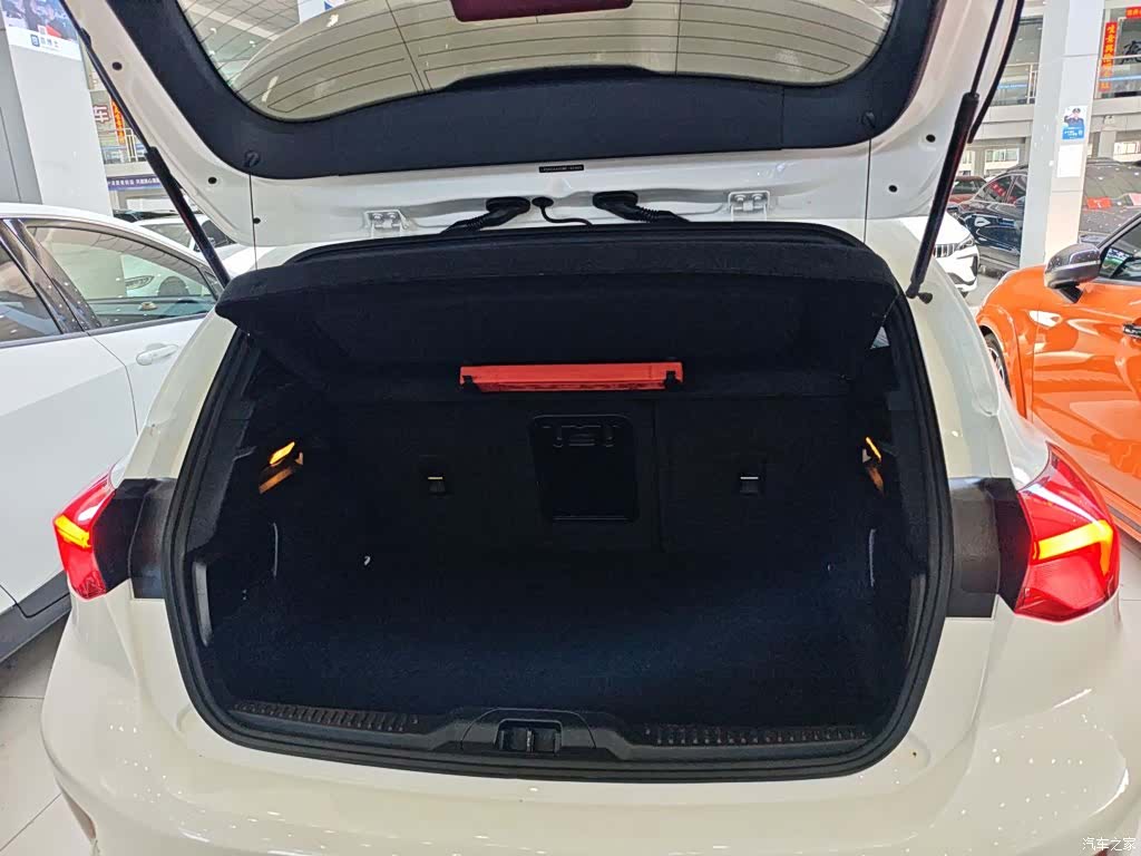 Ford Focus, 2022 15