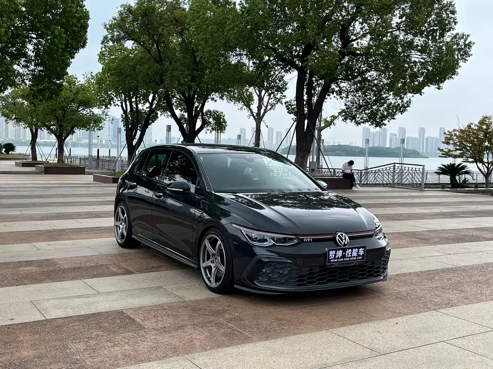 Volkswagen Golf GTI