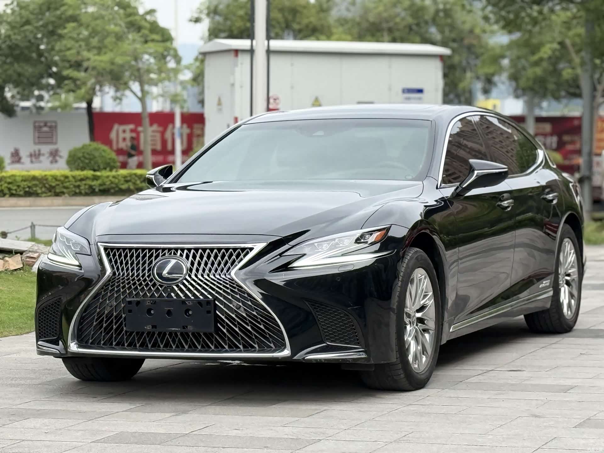 Lexus LS, 2020 1