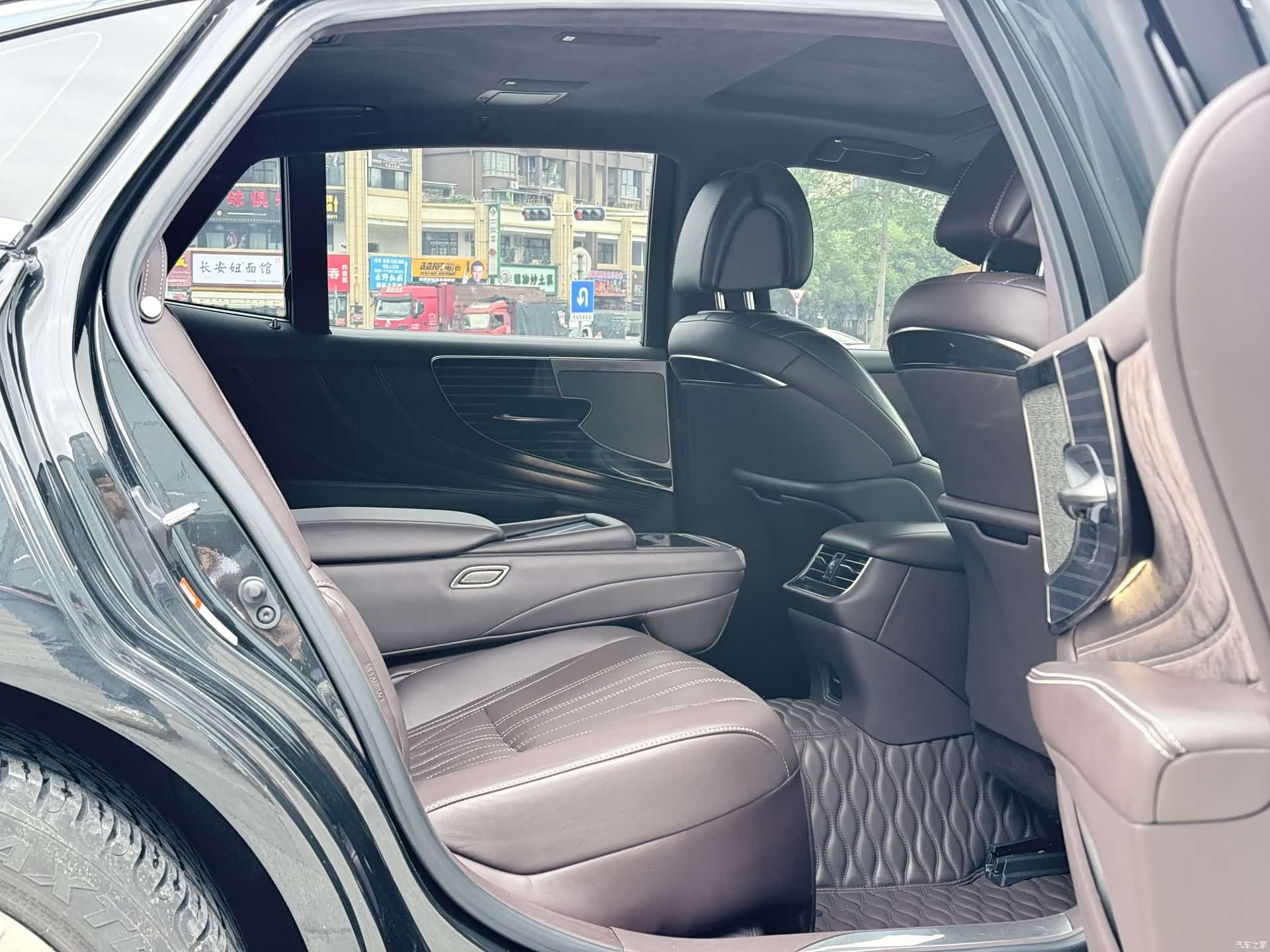 Lexus LS, 2020 7