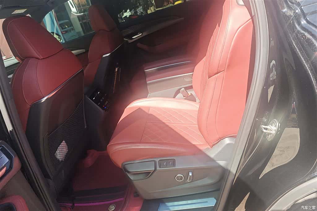 Audi Q6, 2025 11