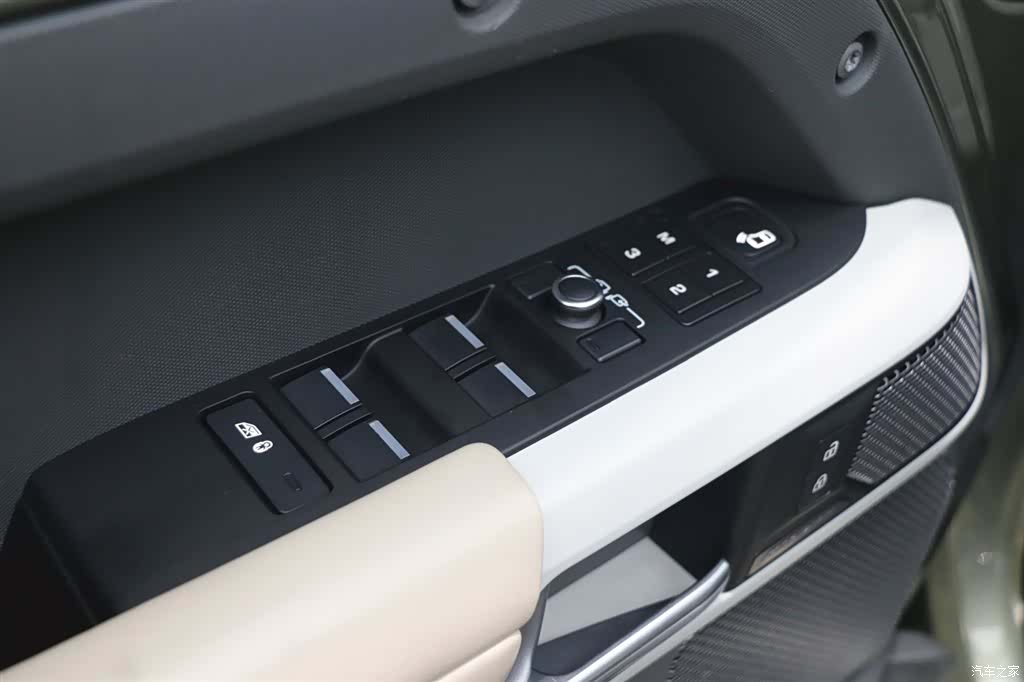 Land Rover Defender, 2021 12