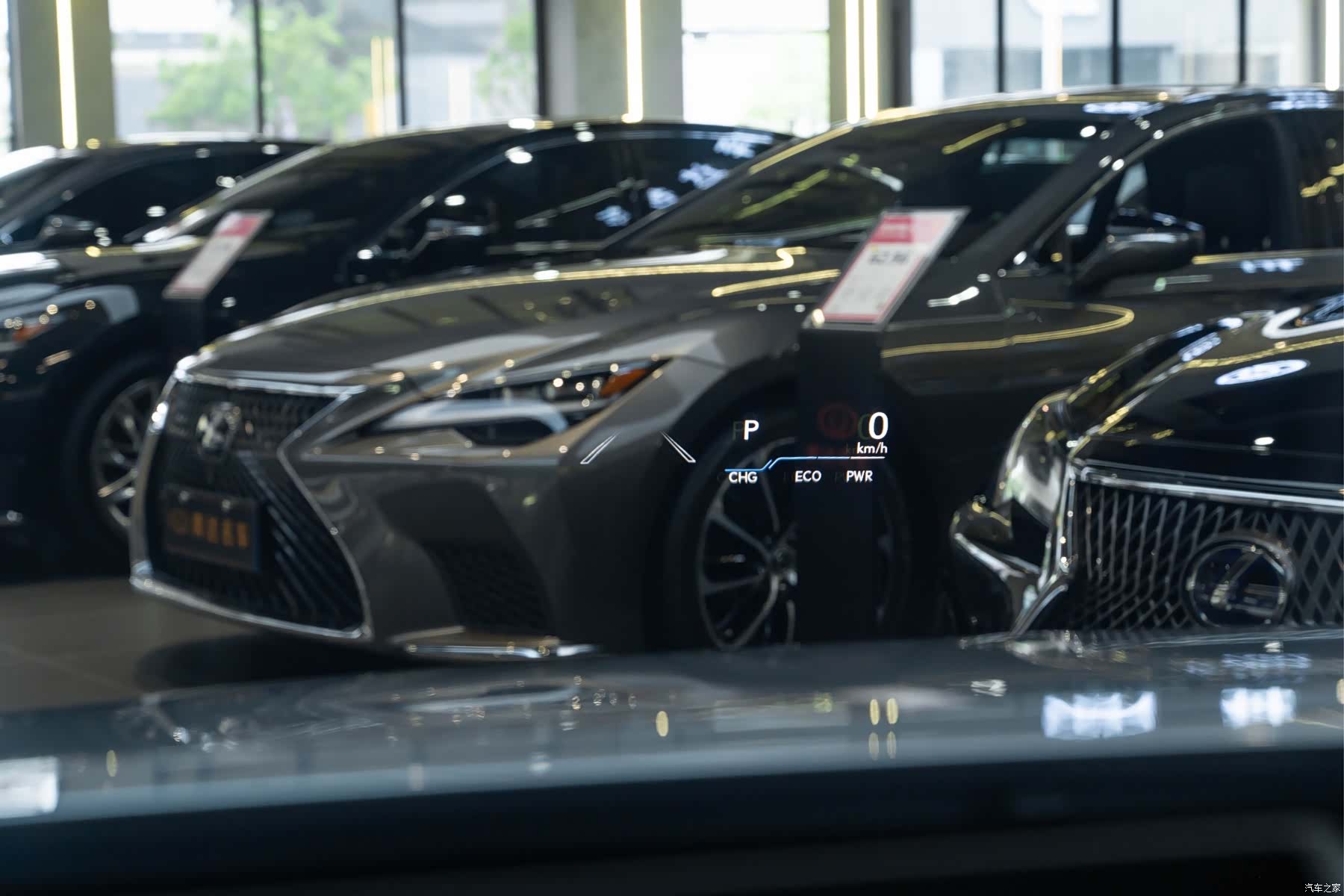 Lexus ES, 2025 23