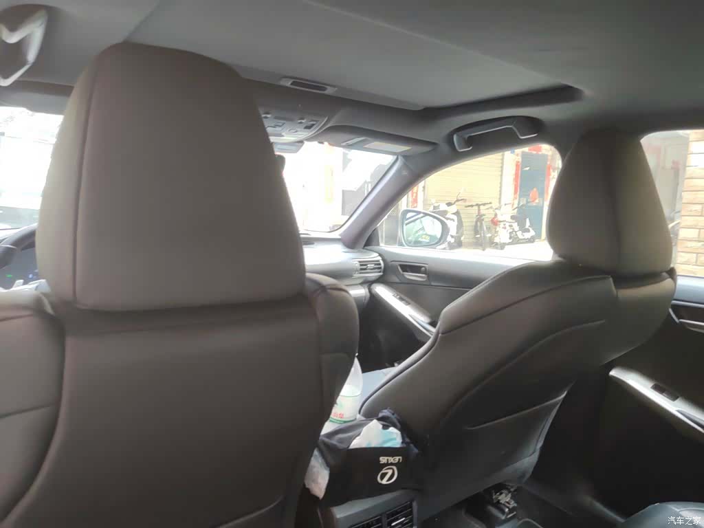 Lexus IS, 2018 9
