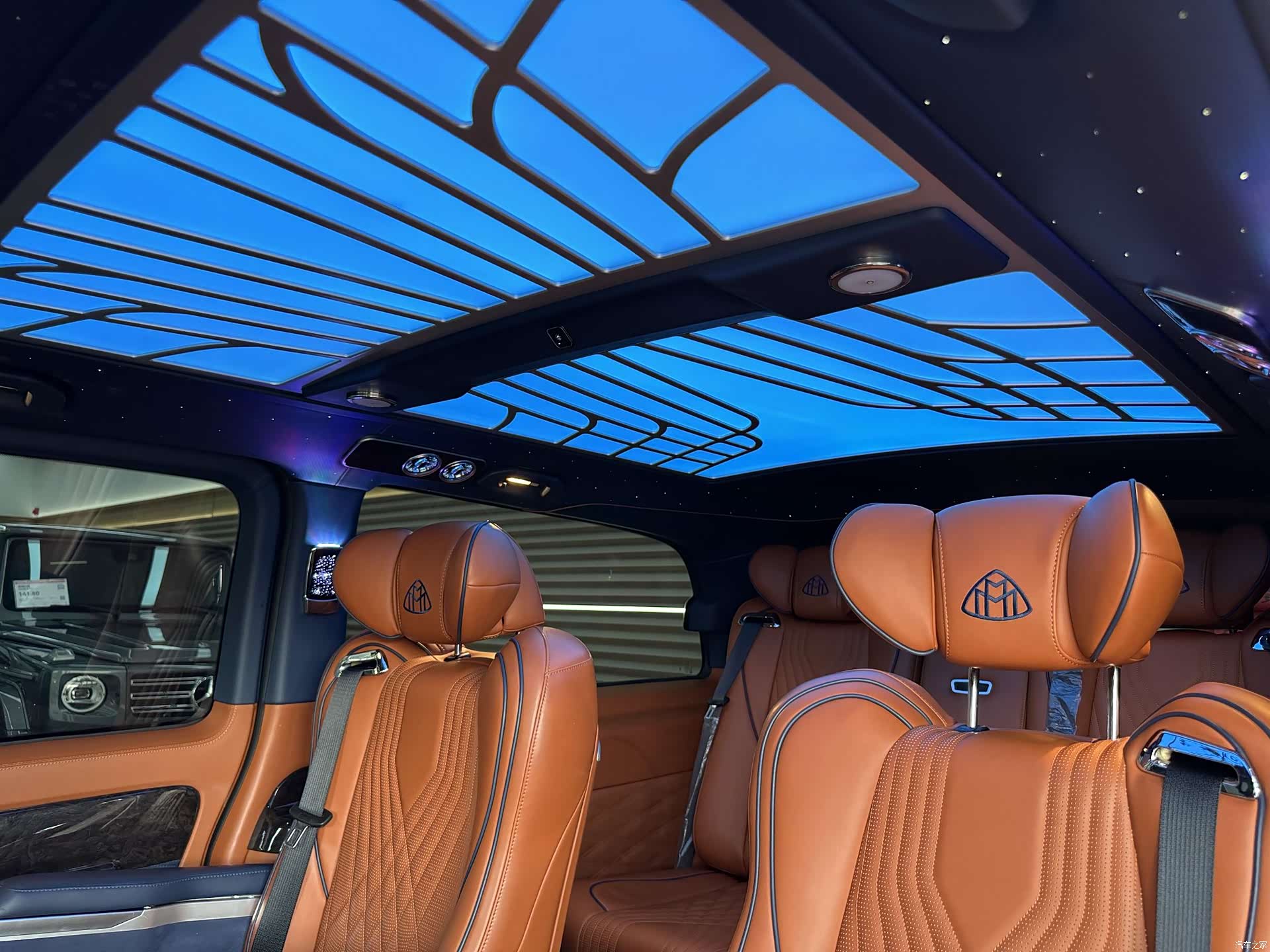 Mercedes-Benz 7, 2023 17