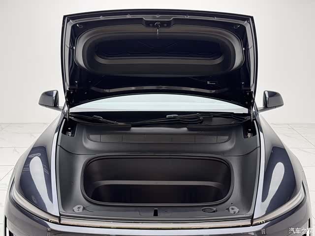 Tesla Model Y, 2025 8
