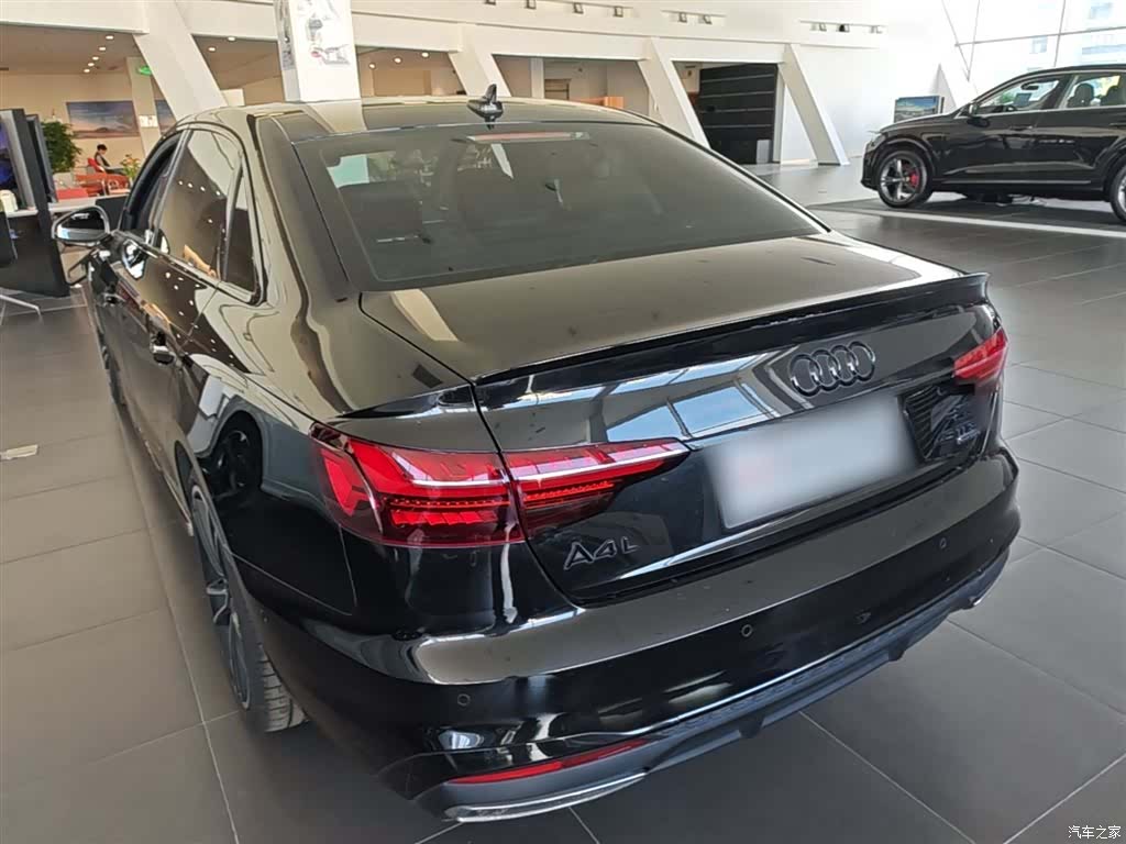 Audi A4L, 2023 все фото
