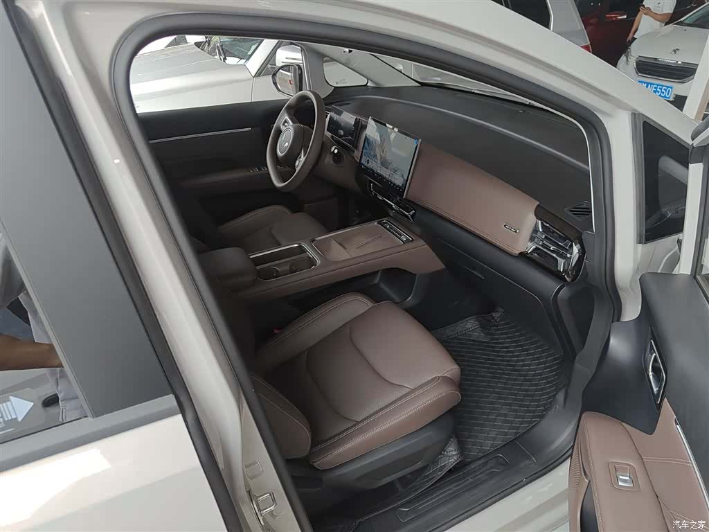 Wuling 730, 2025 20