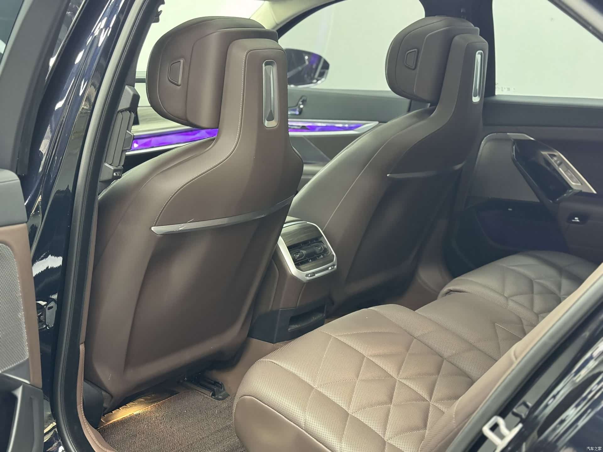 BMW i7, 2025 6