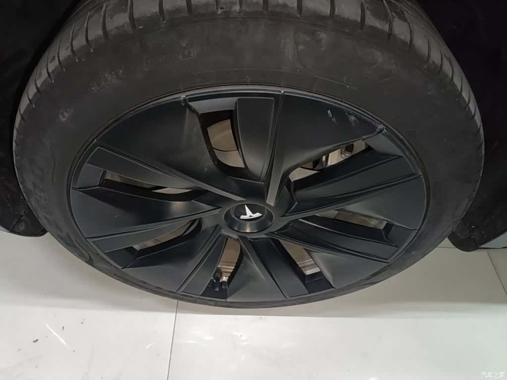 Tesla Model Y, 2023 23