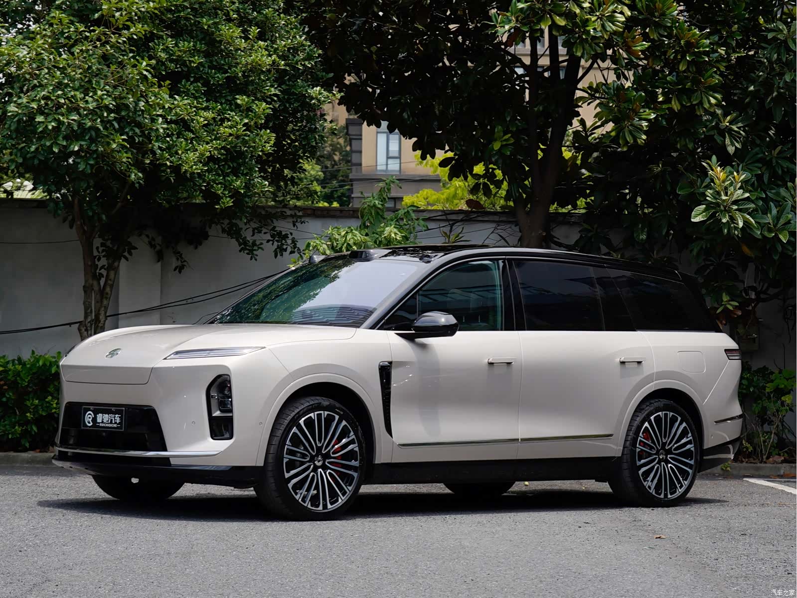 NIO ES8, 2025 1