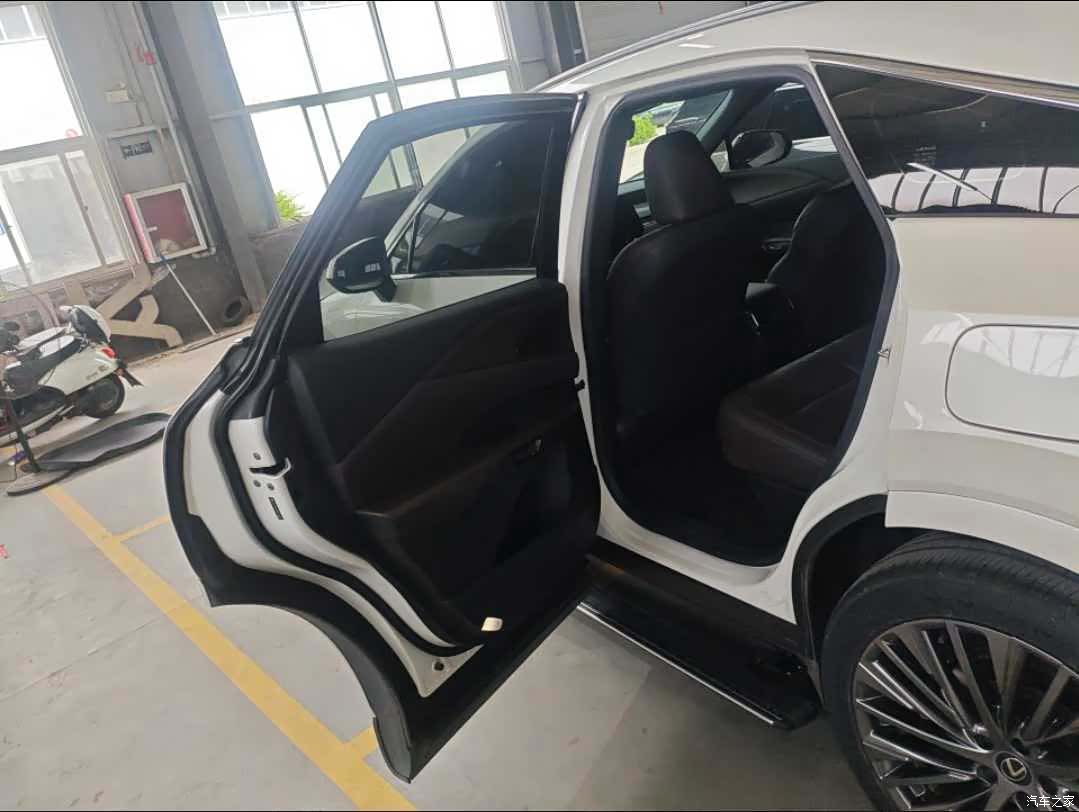 Lexus RX, 2023 4
