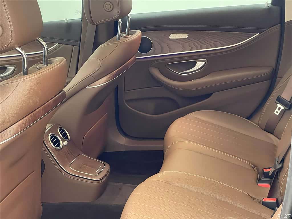 Mercedes-Benz E-Class, 2023 14
