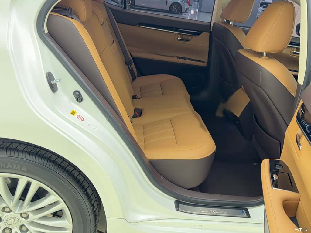 Lexus ES, 2018 13