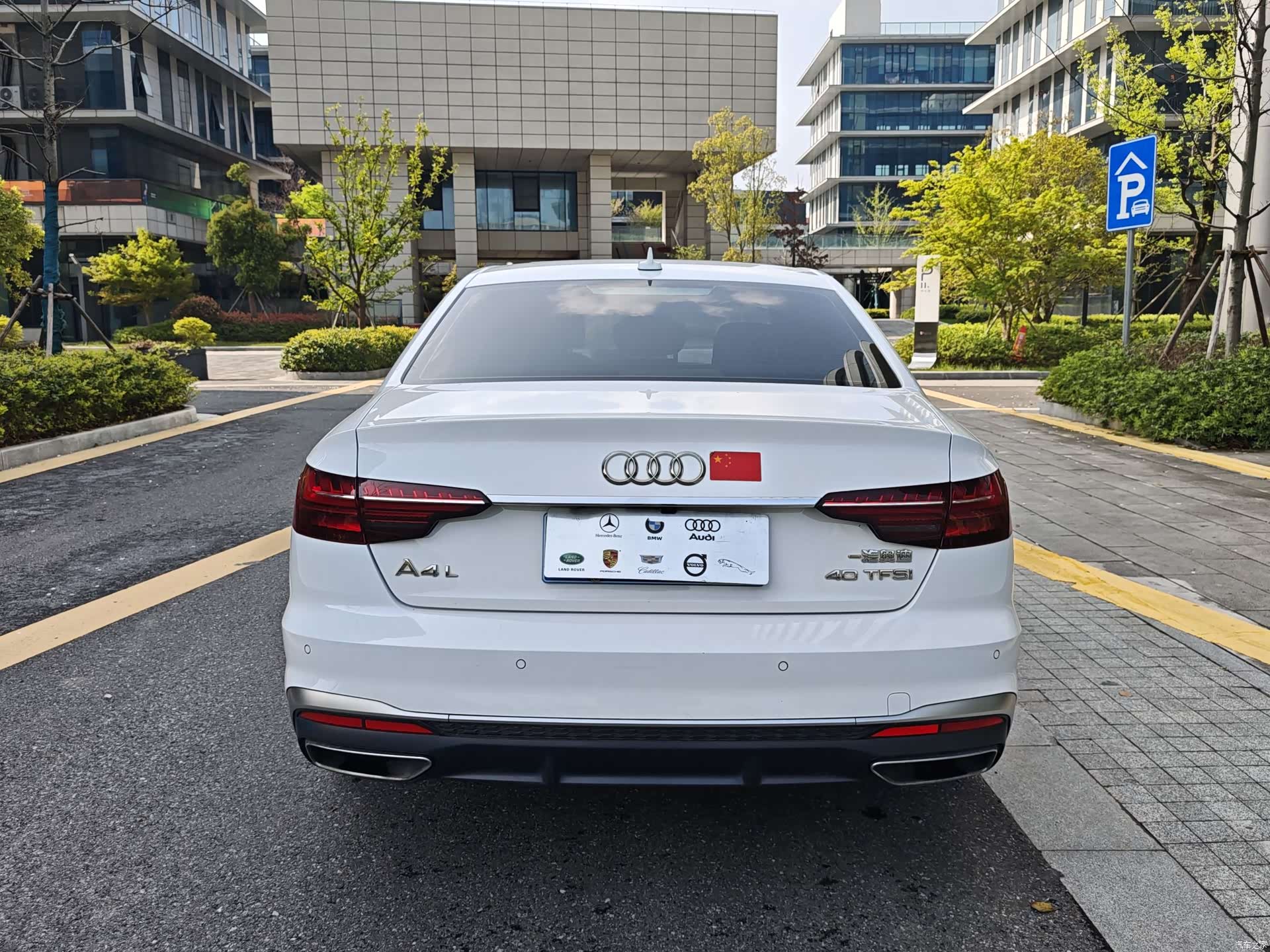Audi A4L, 2022 все фото