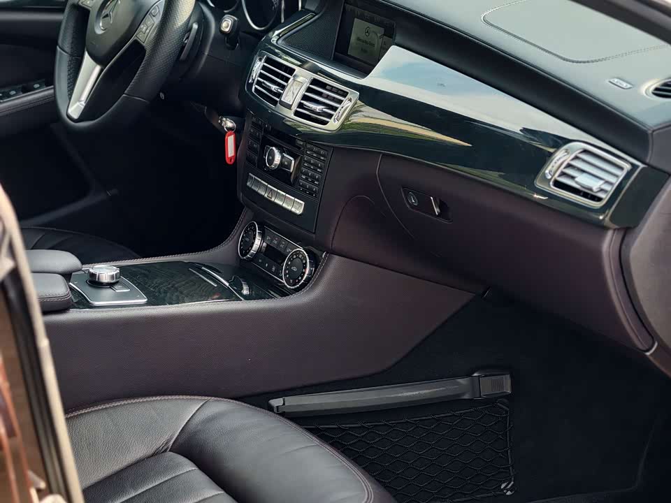 Mercedes-Benz CLS Mercedes-Benz CLS