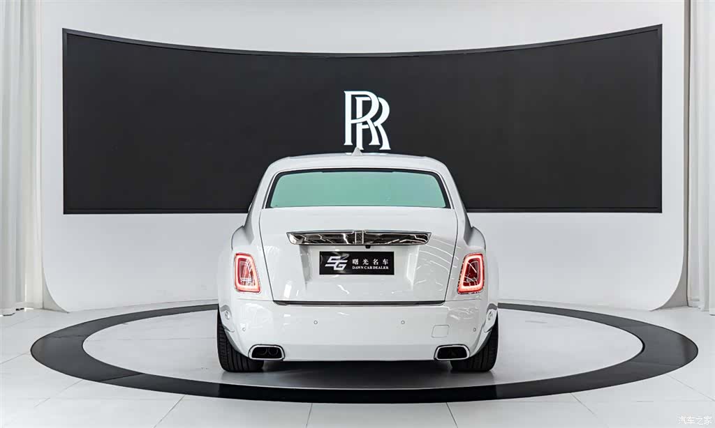 Rolls-Royce Phantom, 2019 все фото
