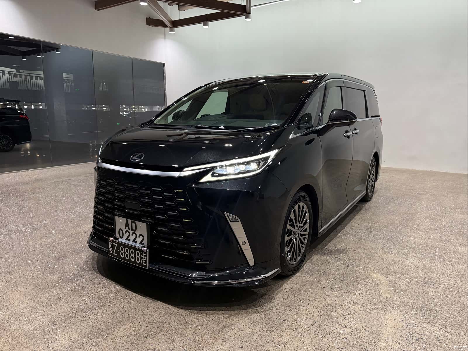 Lexus LM, 2026 1