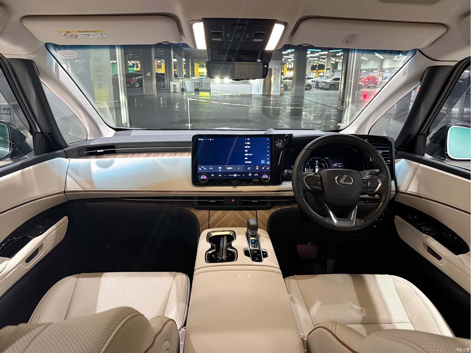 Lexus LM, 2026 6
