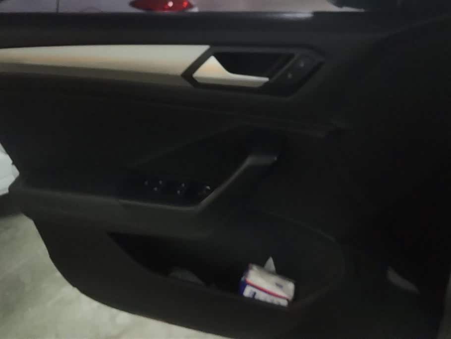 Volkswagen T-ROC exploring Songs