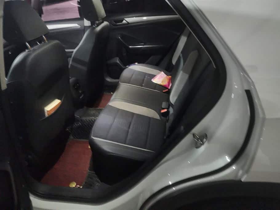 Volkswagen T-ROC exploring Songs