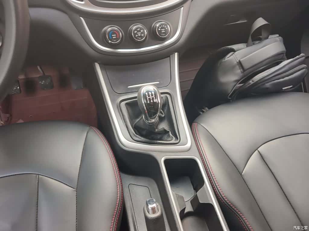 Wuling 560, 2015 14