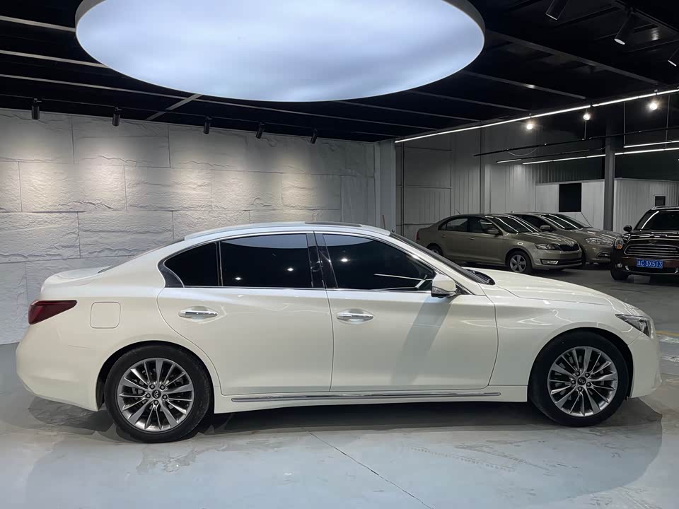 Infiniti Q50L