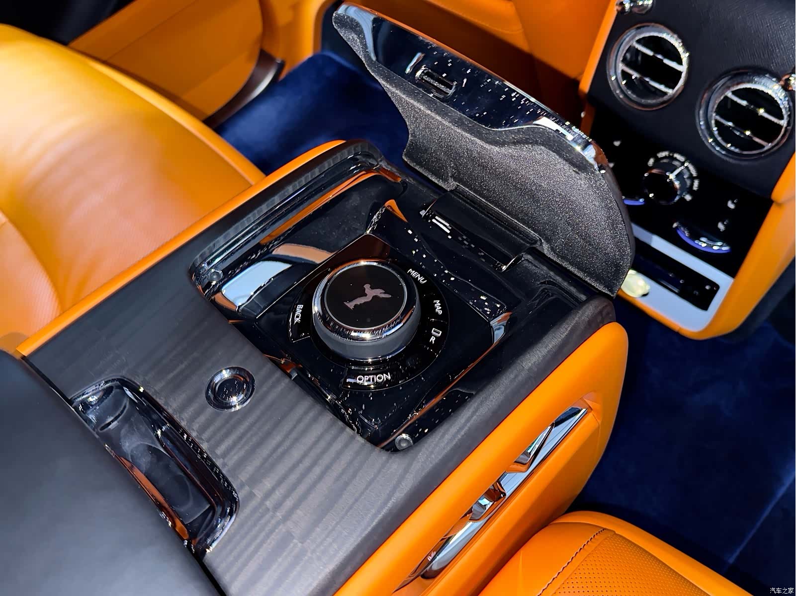 Rolls-Royce Cullinan, 2022 19