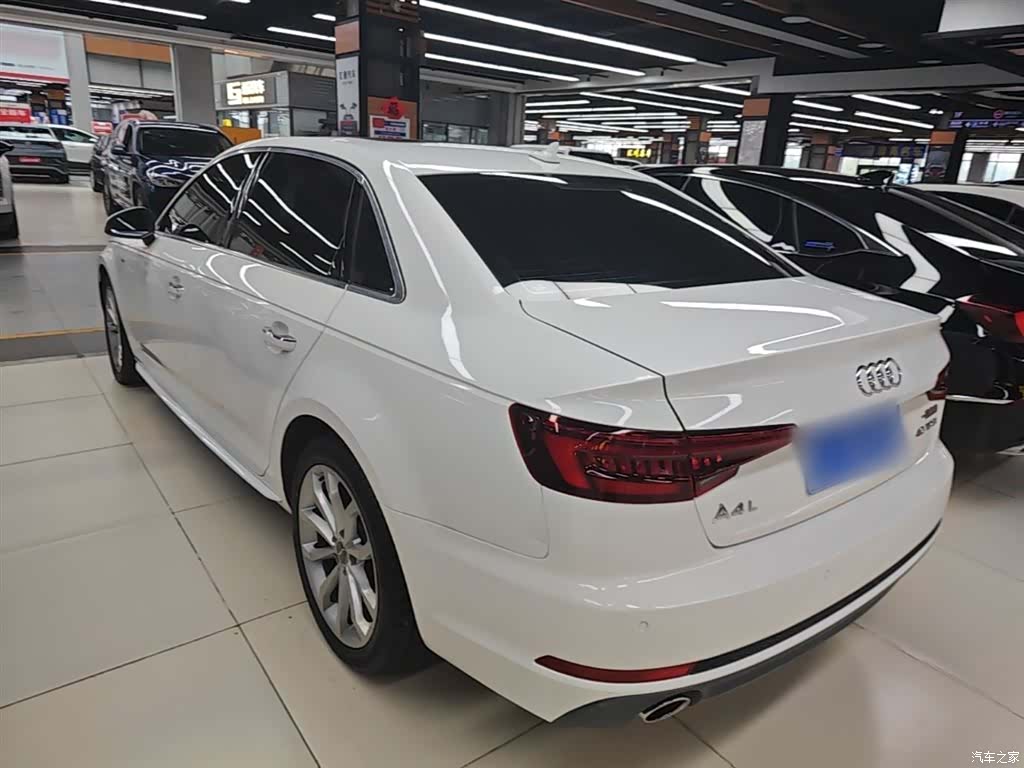 Audi A4L, 2018 все фото