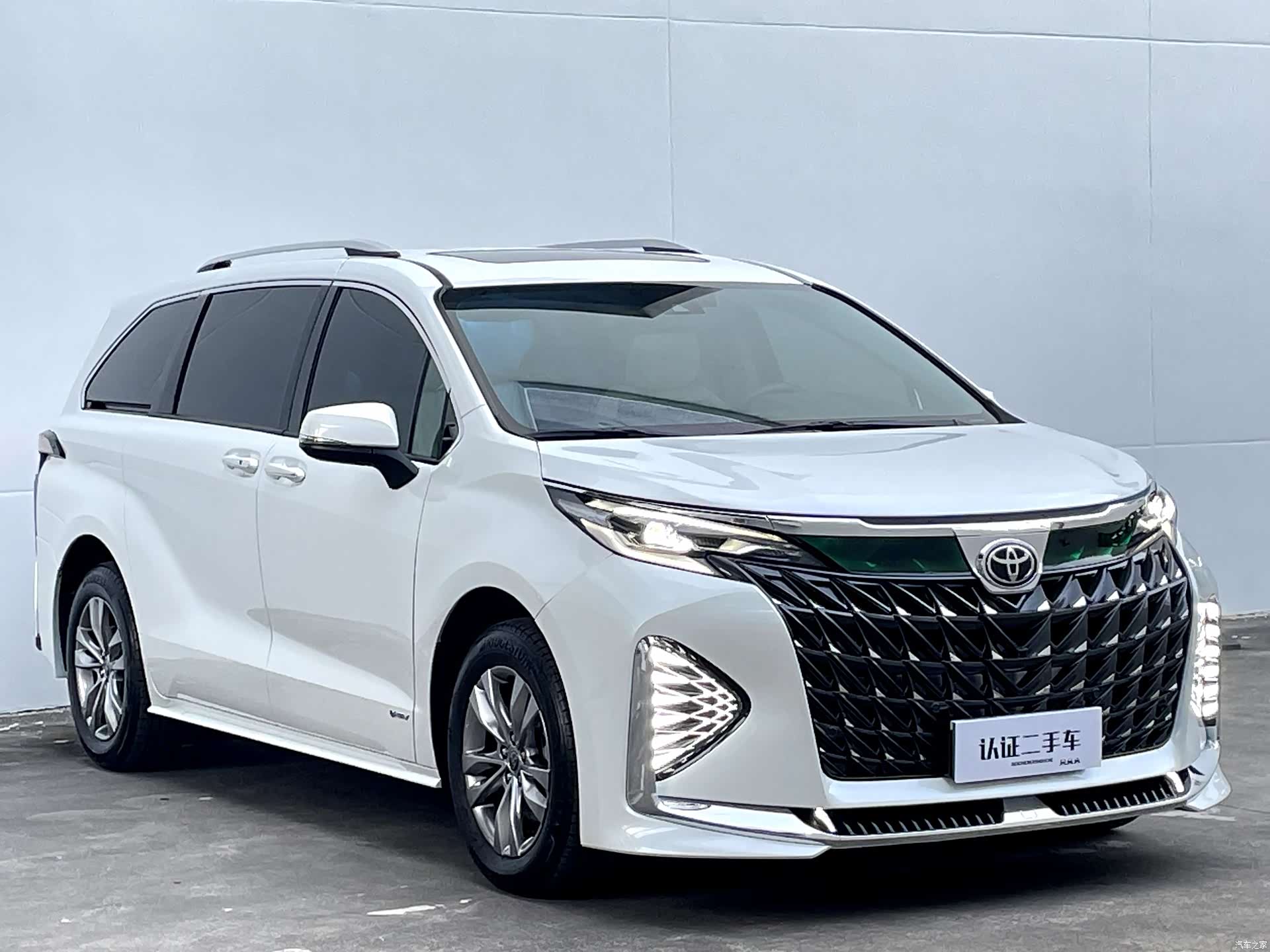 Toyota Sienna, 2025 4