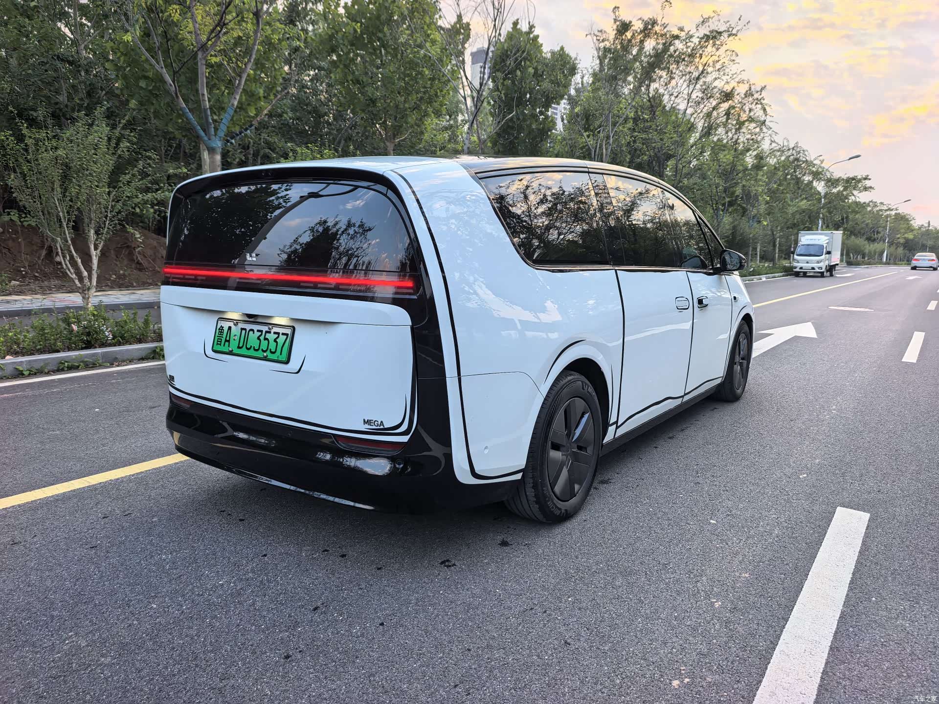 Li Auto MEGA, 2025 4