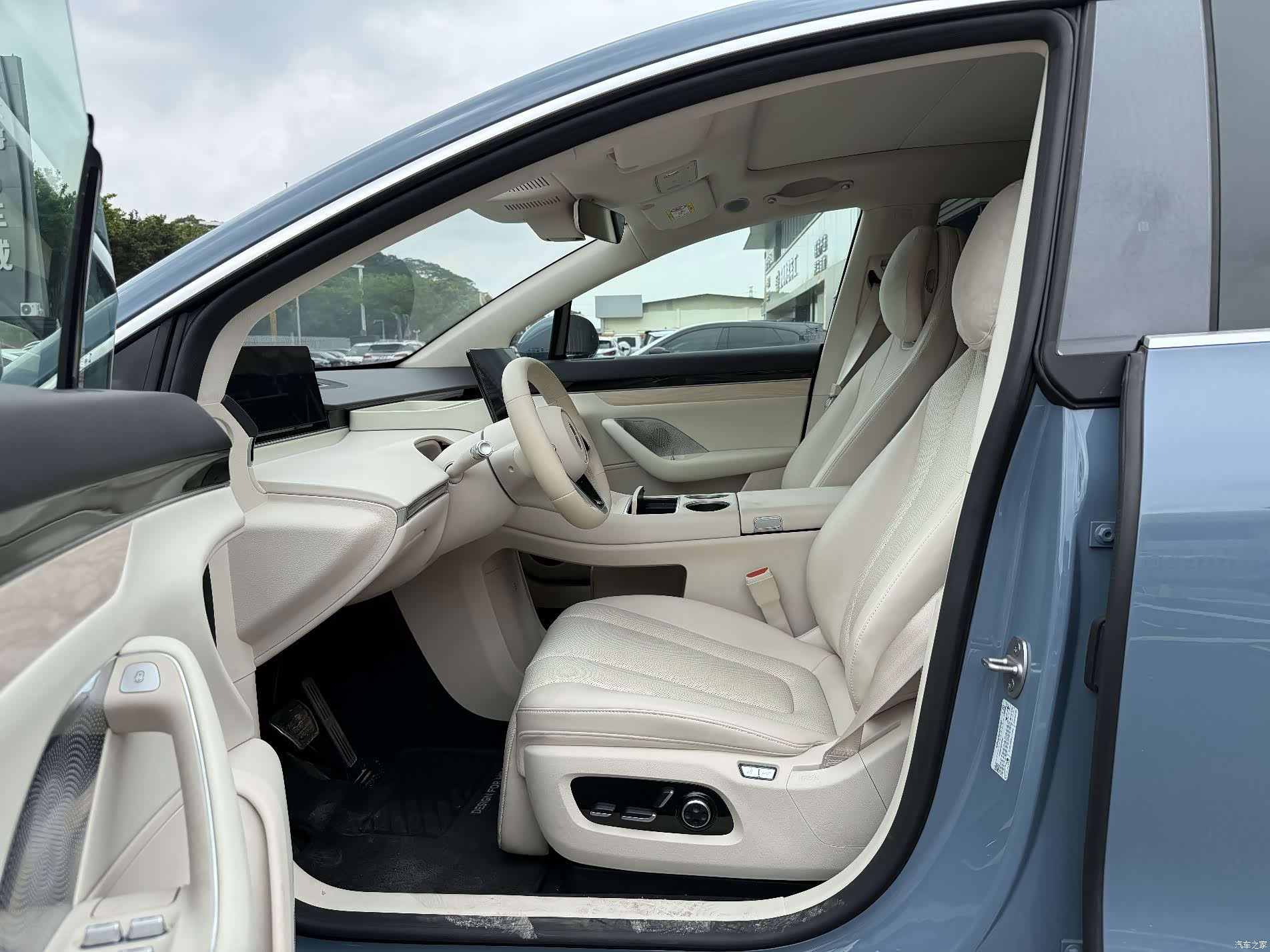 Luxeed R7, 2025 8